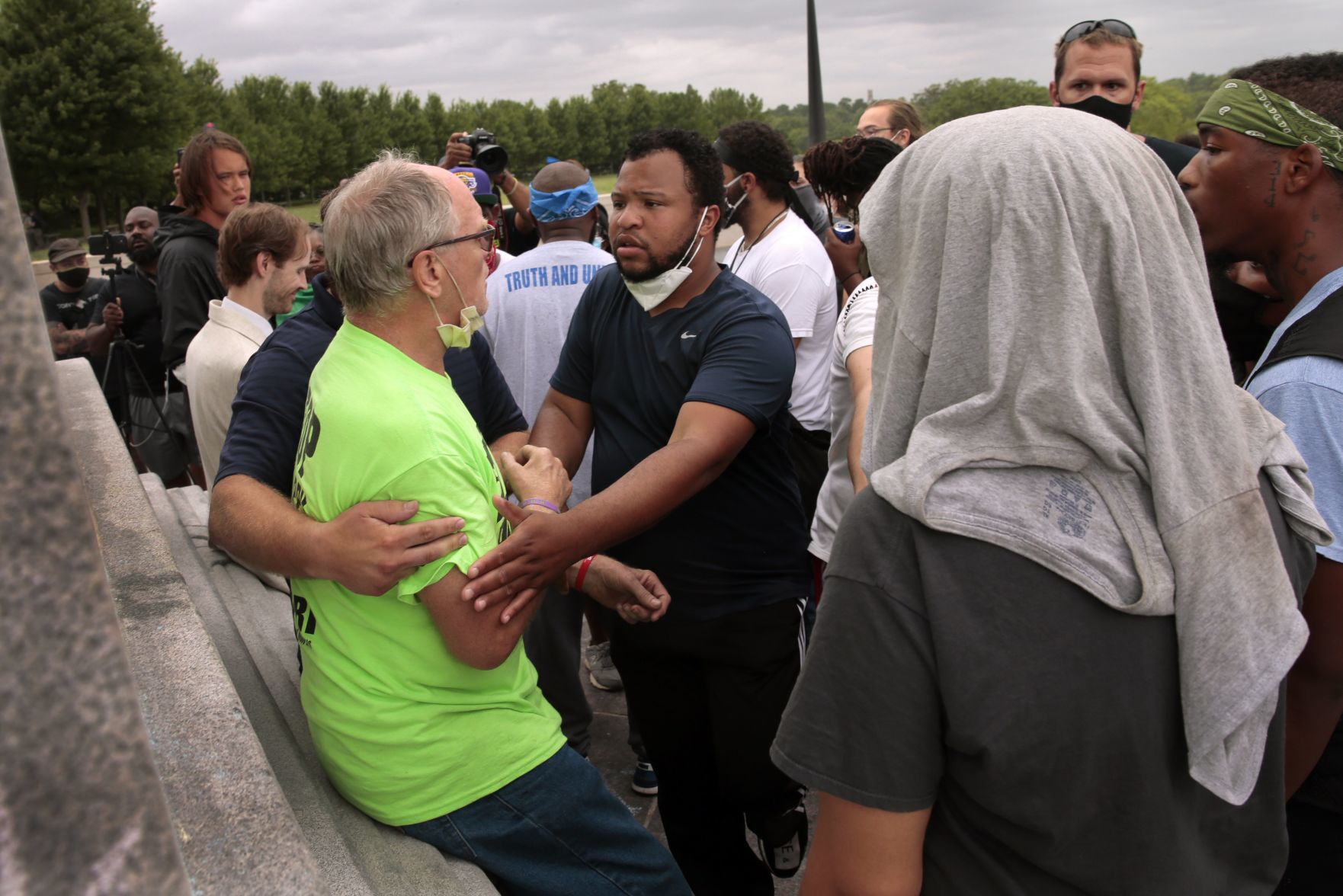Protest over statue of St. Louis' namesake